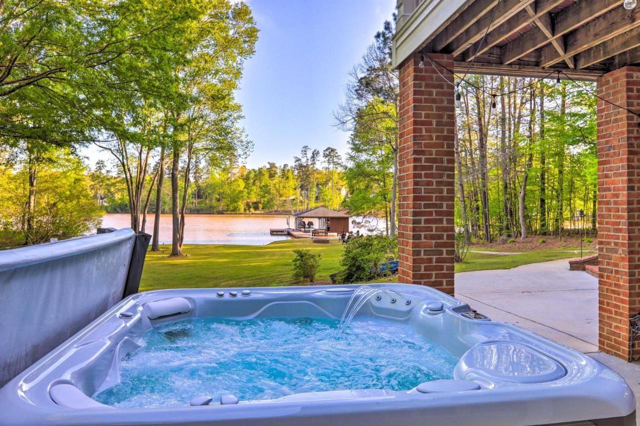 Chic Lake Sinclair Retreat With Dock And Hot Tub! Villa Resseaus Crossroads Esterno foto